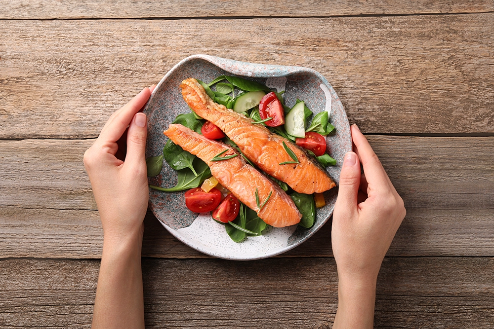Female patient with endometriosis, opting for healthier food choices.